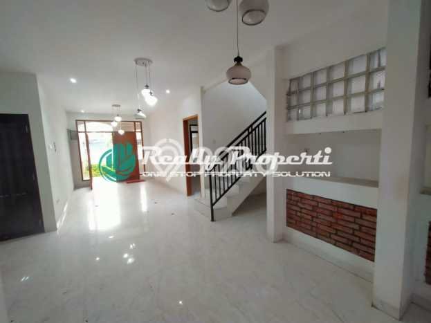 Rumah area Galaxy, 4 KT, Dekat Pusat Kota, Luas 180m² Bangunan 200m² Rumah area Galaxy, 4 KT, Dekat Pusat Kota, Luas 180m² Bangunan 200m²