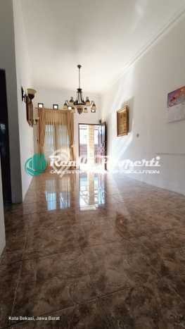 Rumah Strategis 4 KT Luas Tanah 346m² di Jatimakmur, Bekasi Rumah Strategis 4 KT Luas Tanah 346m² di Jatimakmur, Bekasi