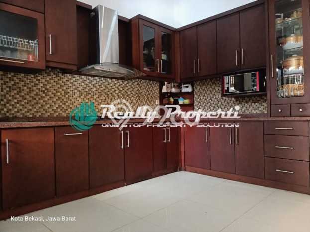 Rumah Strategis 4 KT Luas Tanah 346m² di Jatimakmur, Bekasi Rumah Strategis 4 KT Luas Tanah 346m² di Jatimakmur, Bekasi