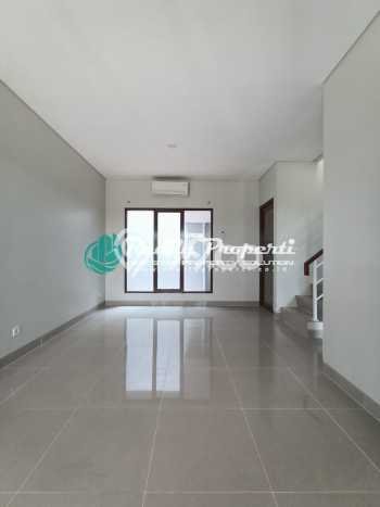 SIAP HUNI! Rumah Strategis area Jatiwarna, LT 72m² LB 65m² SIAP HUNI! Rumah Strategis area Jatiwarna, LT 72m² LB 65m²
