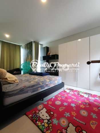 Rumah Mewah LB 150m2 Siap Huni Desain Elegan di Jatiwarna, Bekasi Rumah Mewah LB 150m2 Siap Huni Desain Elegan di Jatiwarna, Bekasi