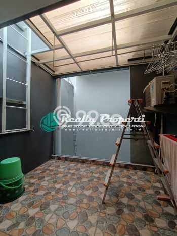 Rumah Mewah LB 150m2 Siap Huni Desain Elegan di Jatiwarna, Bekasi Rumah Mewah LB 150m2 Siap Huni Desain Elegan di Jatiwarna, Bekasi
