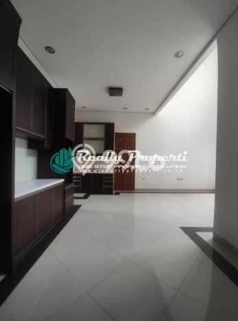 Rumah LT 268m² Newly Renovated di Lokasi Prestisius Jati Cempaka, Bekasi Rumah LT 268m² Newly Renovated di Lokasi Prestisius Jati Cempaka, Bekasi