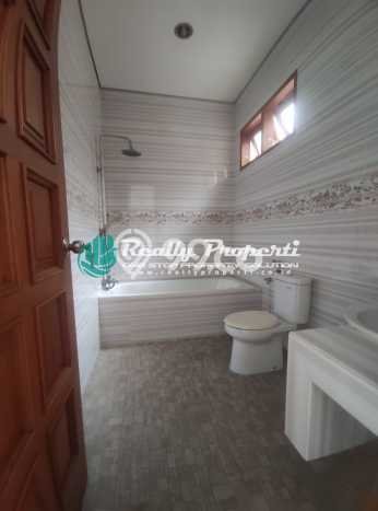 Rumah LT 268m² Newly Renovated di Lokasi Prestisius Jati Cempaka, Bekasi Rumah LT 268m² Newly Renovated di Lokasi Prestisius Jati Cempaka, Bekasi