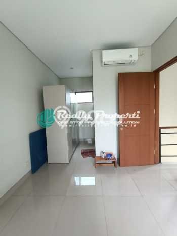 Rumah di Jatiwarna, Dekat Stasiun, 3 KT, Luas 72m² Bangunan 65m² Rumah di Jatiwarna, Dekat Stasiun, 3 KT, Luas 72m² Bangunan 65m²