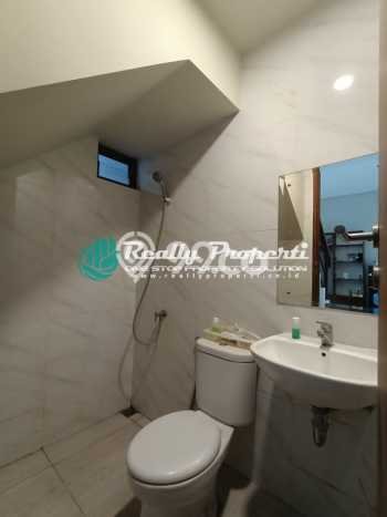 Rumah di Jatiwarna, Dekat Stasiun, 3 KT, Luas 72m² Bangunan 65m² Rumah di Jatiwarna, Dekat Stasiun, 3 KT, Luas 72m² Bangunan 65m²