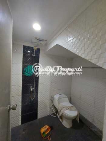 Rumah Exclusive 3 KT 3 KM di Kompleks Perumahan Cijantung, Jakarta Timur Rumah Exclusive 3 KT 3 KM di Kompleks Perumahan Cijantung, Jakarta Timur