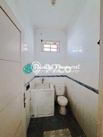 Hunian Elit LB 240m2 Siap Pakai Desain Elegan di Jati Cempaka, Bekasi Hunian Elit LB 240m2 Siap Pakai Desain Elegan di Jati Cempaka, Bekasi