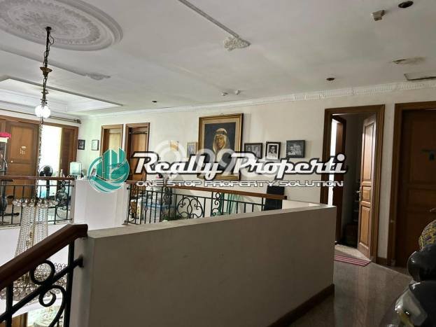 Rumah Elit Modern Tanpa Renovasi di Senopati Jakarta Selatan Rumah Elit Modern Tanpa Renovasi di Senopati Jakarta Selatan