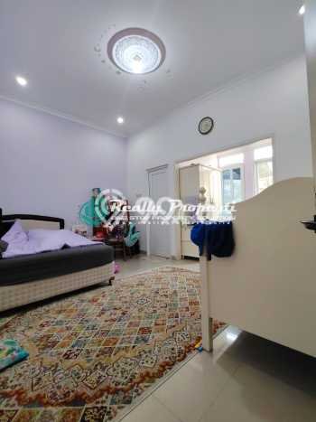 For Sale! Luxury House LT 184m2 Desain Modern di Pondok Kelapa For Sale! Luxury House LT 184m2 Desain Modern di Pondok Kelapa