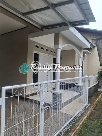 Disewakan! Rumah 3 Kamar Tidur &
1 Kamar Mandi di Jatimakmur, Bekasi Disewakan! Rumah 3 Kamar Tidur &
1 Kamar Mandi di Jatimakmur, Bekasi