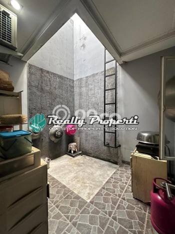 Ready to Use! Luxury House LT 280m2 Desain Modern di Pondok Kelapa Ready to Use! Luxury House LT 280m2 Desain Modern di Pondok Kelapa