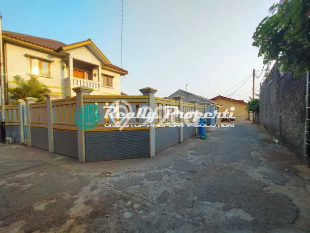 Rumah Nyaman area , 4 KT, Area Strategis, Luas 468m2m² LB 400m2m² Rumah Nyaman area , 4 KT, Area Strategis, Luas 468m2m² LB 400m2m²