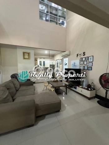 Ready to Use! Luxury House LT 280m2 Desain Modern di Pondok Kelapa Ready to Use! Luxury House LT 280m2 Desain Modern di Pondok Kelapa