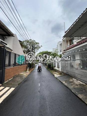 Rumah Elit Modern Tanpa Renovasi di Senopati Jakarta Selatan Rumah Elit Modern Tanpa Renovasi di Senopati Jakarta Selatan