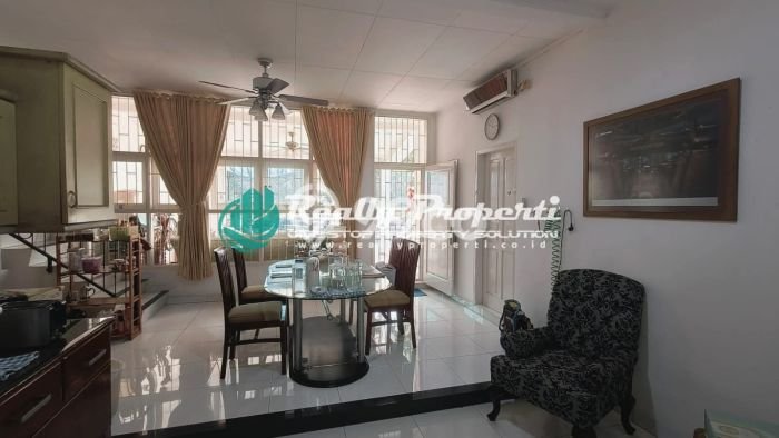 Dijual Rumah Luas Megah Dengan View Eksklusif di Jatiwaringin, Bekasi Dijual Rumah Luas Megah Dengan View Eksklusif di Jatiwaringin, Bekasi