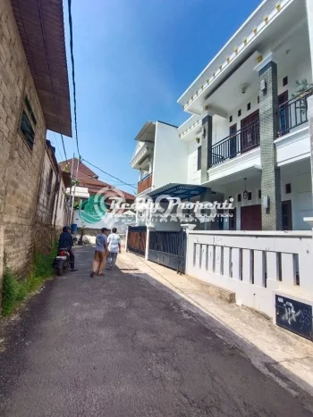 Disewakan! Rumah 3 Kamar Tidur &
2 Kamar Mandi di Pondok Kelapa, Jakarta Timur Disewakan! Rumah 3 Kamar Tidur &
2 Kamar Mandi di Pondok Kelapa, Jakarta Timur