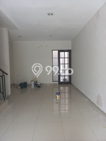 Disewakan! Rumah 4 Kamar Tidur &
3 Kamar Mandi di Green Lake City, Jakarta Barat Disewakan! Rumah 4 Kamar Tidur &
3 Kamar Mandi di Green Lake City, Jakarta Barat