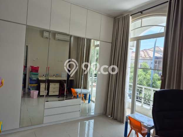 Disewakan! Rumah 3 Kamar Tidur &
3 Kamar Mandi di Pantai Indah Kapuk, Jakarta Utara Disewakan! Rumah 3 Kamar Tidur &
3 Kamar Mandi di Pantai Indah Kapuk, Jakarta Utara