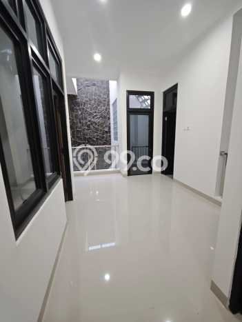 Hunian Elit LB 250m2 Siap Pakai Desain Elegan di Puri Indah, Jakarta Barat Hunian Elit LB 250m2 Siap Pakai Desain Elegan di Puri Indah, Jakarta Barat