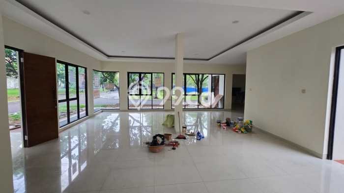 For Sale! Premium House LT 241m2 Desain Elegan di BSD For Sale! Premium House LT 241m2 Desain Elegan di BSD
