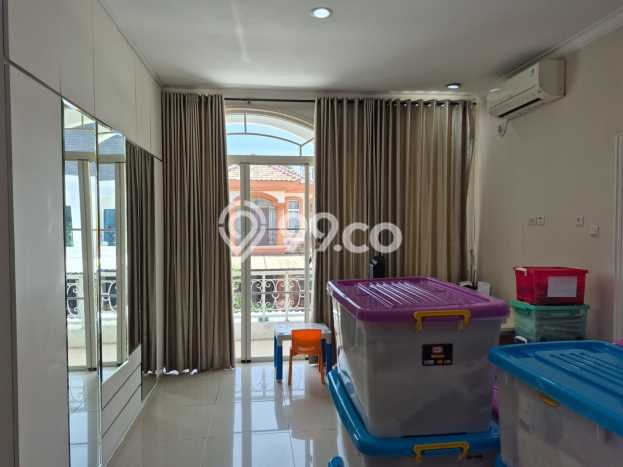 Disewakan! Rumah 3 Kamar Tidur &
3 Kamar Mandi di Pantai Indah Kapuk, Jakarta Utara Disewakan! Rumah 3 Kamar Tidur &
3 Kamar Mandi di Pantai Indah Kapuk, Jakarta Utara