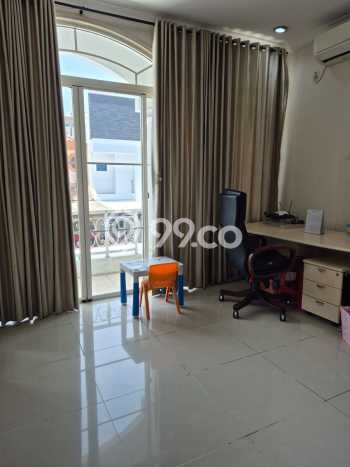 Disewakan! Rumah 3 Kamar Tidur &
3 Kamar Mandi di Pantai Indah Kapuk, Jakarta Utara Disewakan! Rumah 3 Kamar Tidur &
3 Kamar Mandi di Pantai Indah Kapuk, Jakarta Utara