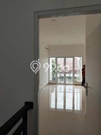 Rumah Modern 3 KT di Kav DKI Jakarta Barat Rumah Modern 3 KT di Kav DKI Jakarta Barat