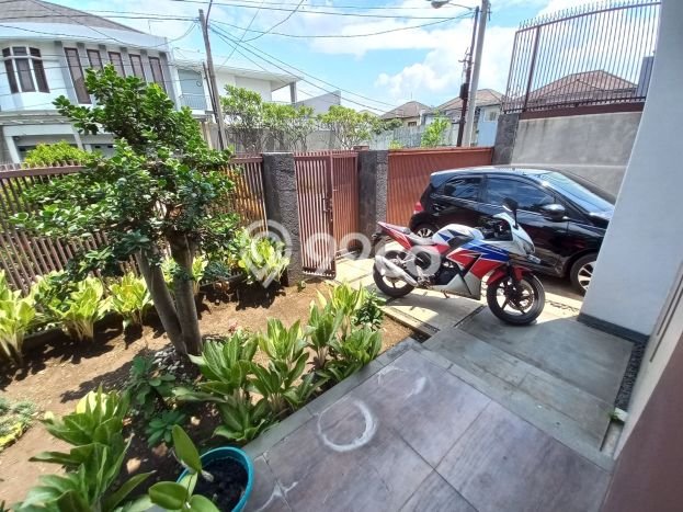 KESEMPATAN TERBAIK! Rumah Asri di Mekar Wangi, Luas 273m2m² Bangunan 255m2m² KESEMPATAN TERBAIK! Rumah Asri di Mekar Wangi, Luas 273m2m² Bangunan 255m2m²