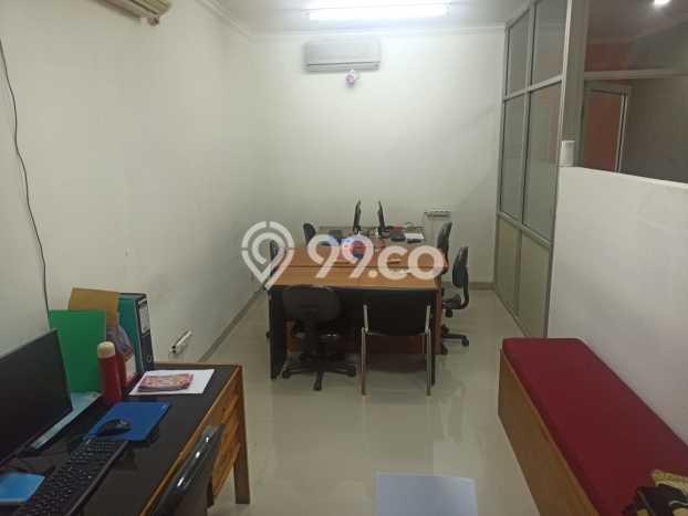 KEUNTUNGAN BERLIPAT! Ruko Kawasan Cilandak, Luas 140m2m², Area Bisnis KEUNTUNGAN BERLIPAT! Ruko Kawasan Cilandak, Luas 140m2m², Area Bisnis