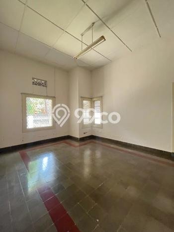 Rumah Idaman Keluarga! Rumah 2 Lantai area Riau, Bandung, Luas 1100m2m² LB 400m2m² Rumah Idaman Keluarga! Rumah 2 Lantai area Riau, Bandung, Luas 1100m2m² LB 400m2m²