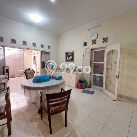 BEST LOCATION! Rumah di Kebayoran Baru, Dekat Tol, 2 KM, Luas 241m² Bangunan 175m² BEST LOCATION! Rumah di Kebayoran Baru, Dekat Tol, 2 KM, Luas 241m² Bangunan 175m²