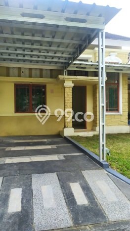 RUMAH TANAH LUAS DI HALAMAN BELAKANG RUMAH TANAH LUAS DI HALAMAN BELAKANG