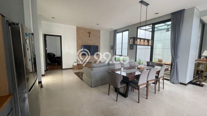 Rumah Lokasi Strategis area BSD City, Tangerang, LT 220m² LB 337m² Rumah Lokasi Strategis area BSD City, Tangerang, LT 220m² LB 337m²