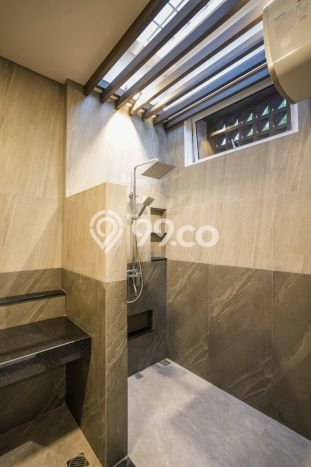 Rumah Nyaman di Gading Serpong The Spring, Tangerang, Luas 286m² Bangunan 325m² Rumah Nyaman di Gading Serpong The Spring, Tangerang, Luas 286m² Bangunan 325m²