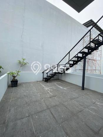 Rumah Mewah LB 530m2 Siap Huni Desain Elegan di Gading Serpong The Spring, Tangerang Rumah Mewah LB 530m2 Siap Huni Desain Elegan di Gading Serpong The Spring, Tangerang