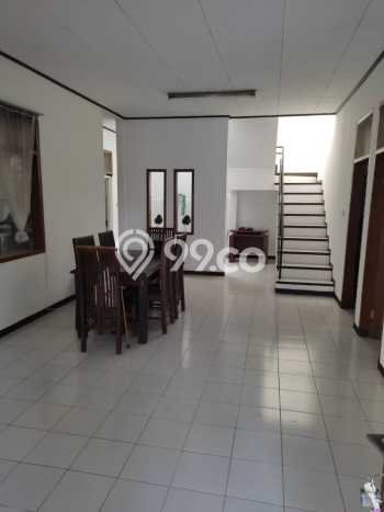 HUNIAN PILIHAN! Rumah di Turangga, 4 KT, Area Strategis, LT 190m2m² Bangunan 140m2m² HUNIAN PILIHAN! Rumah di Turangga, 4 KT, Area Strategis, LT 190m2m² Bangunan 140m2m²