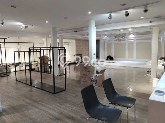Disewakan Komersial Premium di Supratman, Luas 750m², Jalan Utama Disewakan Komersial Premium di Supratman, Luas 750m², Jalan Utama
