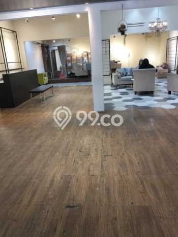 Disewakan Komersial Premium di Supratman, Luas 750m², Jalan Utama Disewakan Komersial Premium di Supratman, Luas 750m², Jalan Utama