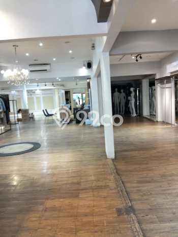 Disewakan Komersial Premium di Supratman, Luas 750m², Jalan Utama Disewakan Komersial Premium di Supratman, Luas 750m², Jalan Utama