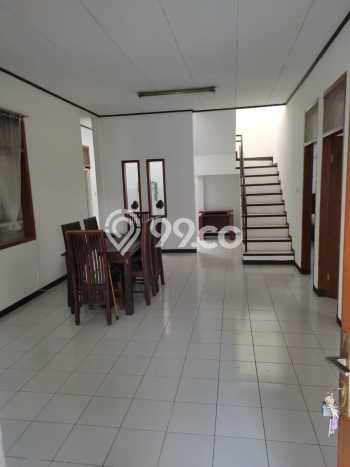 HUNIAN PILIHAN! Rumah di Turangga, 4 KT, Area Strategis, LT 190m2m² Bangunan 140m2m² HUNIAN PILIHAN! Rumah di Turangga, 4 KT, Area Strategis, LT 190m2m² Bangunan 140m2m²