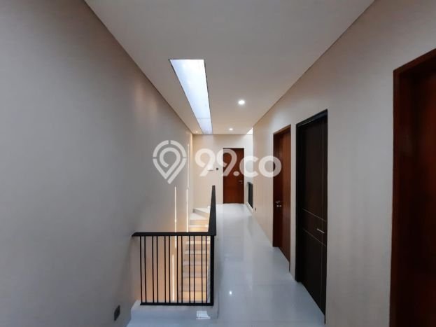 Rumah Strategis Modern Lb 230m2 di Serpong Utara, Tangerang Selatan Rumah Strategis Modern Lb 230m2 di Serpong Utara, Tangerang Selatan