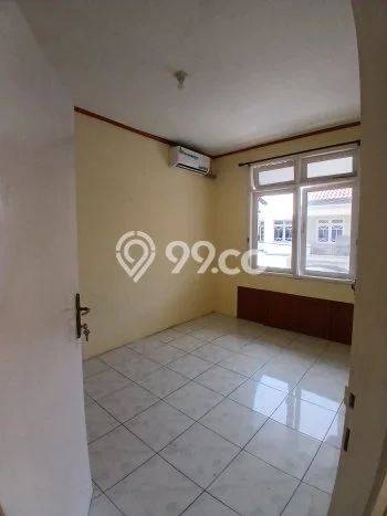 Jarang Ada! Rumah Sewa 7 Kamar Bagus Siap Huni Pondok Kelapa Jarang Ada! Rumah Sewa 7 Kamar Bagus Siap Huni Pondok Kelapa