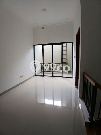Rumah Modern 4 KT di Pondok Kelapa Jakarta Timur Unfurnished Rumah Modern 4 KT di Pondok Kelapa Jakarta Timur Unfurnished