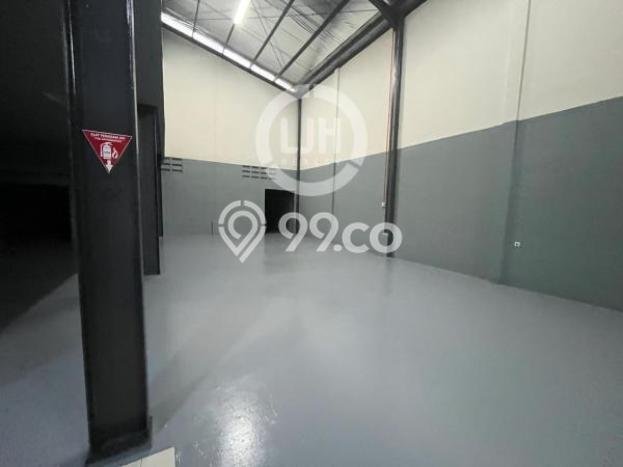 Disewakan Gudang di Kawasan Ramai BSD Luas 234m2 Disewakan Gudang di Kawasan Ramai BSD Luas 234m2
