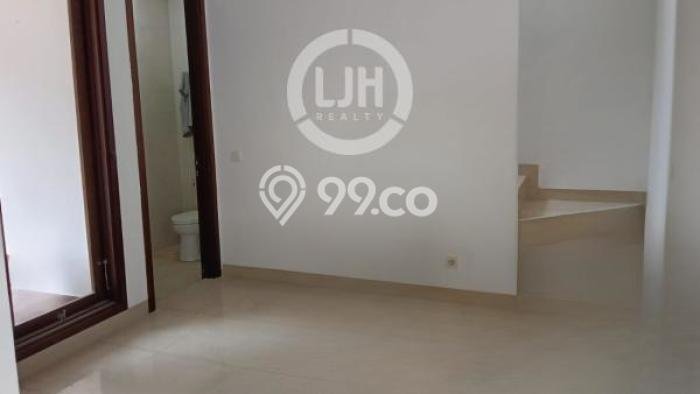 Rumah Elit Modern Tanpa Renovasi di BSD City Tangerang Rumah Elit Modern Tanpa Renovasi di BSD City Tangerang
