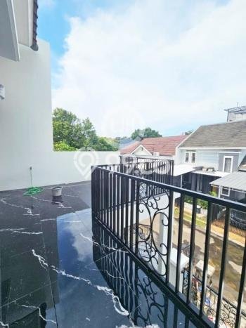 Rumah Elit Modern Tanpa Renovasi di BSD City Tangerang Rumah Elit Modern Tanpa Renovasi di BSD City Tangerang