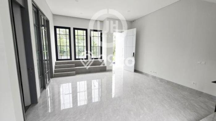 Rumah Elit Modern Tanpa Renovasi di BSD City Tangerang Rumah Elit Modern Tanpa Renovasi di BSD City Tangerang