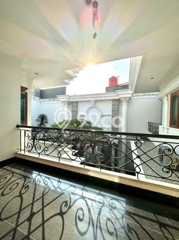 Rumah Luxury Modern Siap Huni di Intercon Jakarta Barat Rumah Luxury Modern Siap Huni di Intercon Jakarta Barat