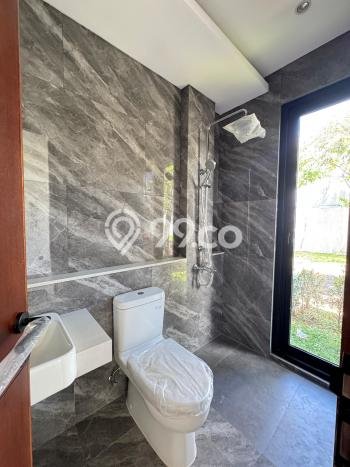 Siap Huni Hunian Elit 4 Kamar di BSD Dekat ke Mana Saja Siap Huni Hunian Elit 4 Kamar di BSD Dekat ke Mana Saja